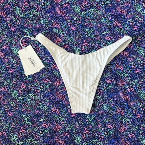 NWT Vitamin A White Ribbed Cheeky Swimsuit bottoms size 8/M - Picture 5 of 7